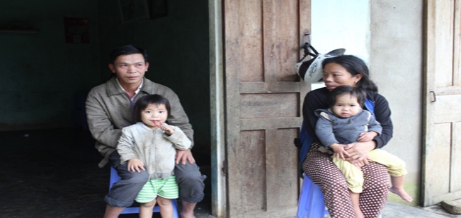Cặp vợ chồng đông con nhất Quảng Nam: Không nhớ nổi năm sinh 15 đứa con, nhìn bữa ăn đạm bạc mà xót lòng