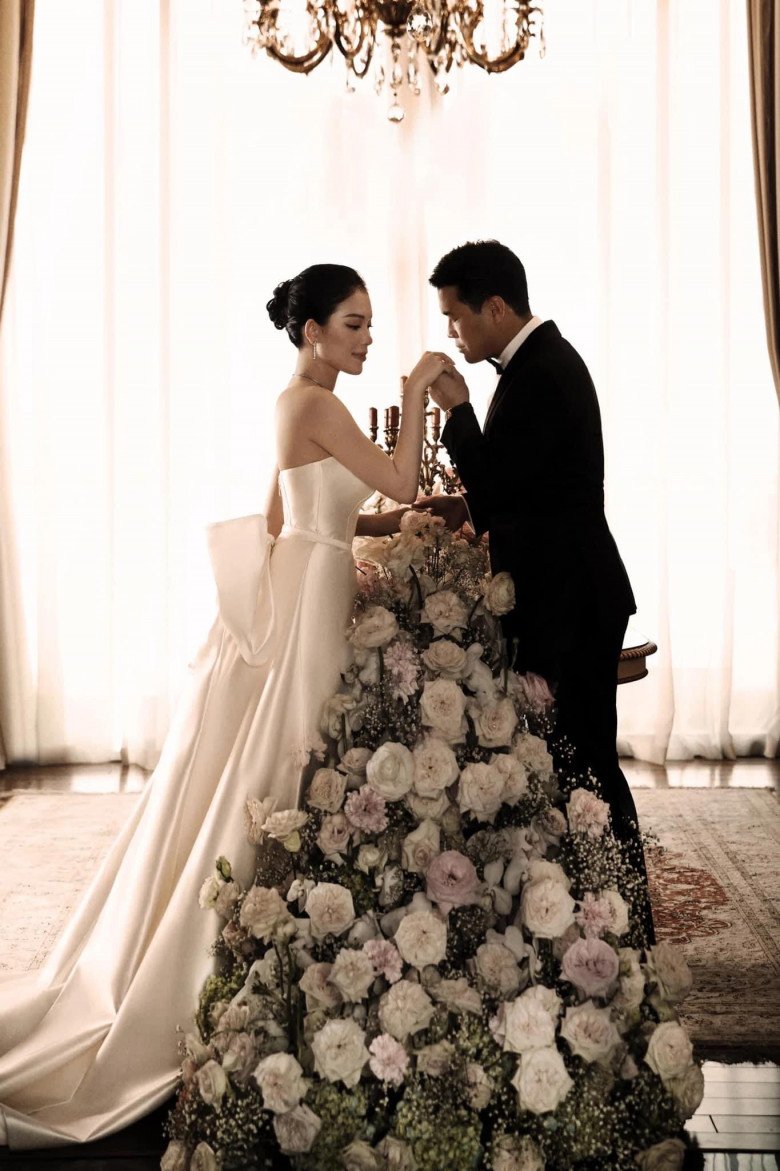 Độc quyền từ Philippines: Cô dâu Linh Rin chia sẻ cảm xúc khi lần đầu diện váy cưới trước giờ vào lễ đường ảnh 2