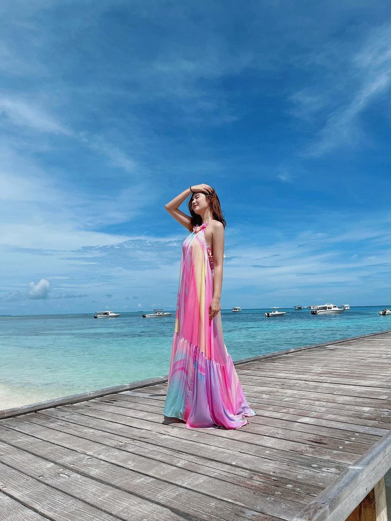 10 mẫu maxi đi biển siêu quyến rũ cứ mặc là đẹp cuốn hút mọi ánh nhìn |  Tổng công ty May 10
