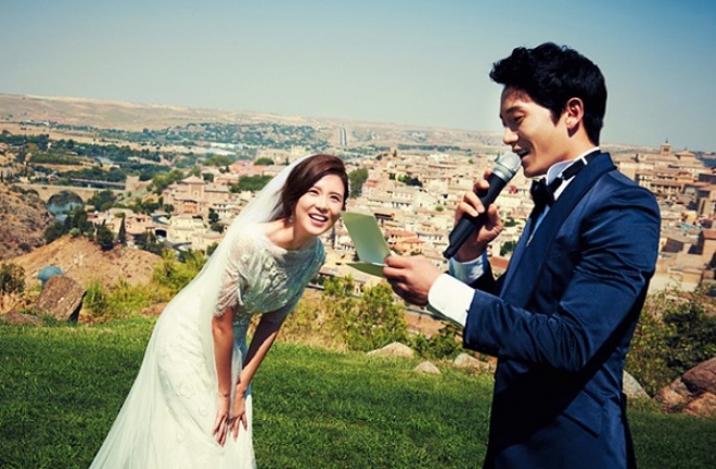 Đám cưới của Ji Sung và Lee Bo Young đơn giản nhưng ấm áp. 