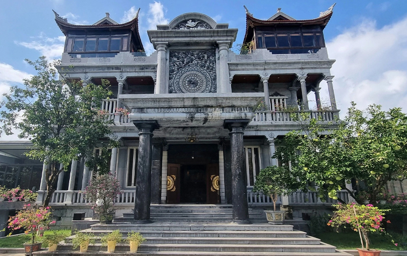 Chiêm ngưỡng lâu đài đá "khủng" nhất Việt Nam: Mất 14 năm mới hoàn thành, được đặt cho 3 chữ "Kỳ"