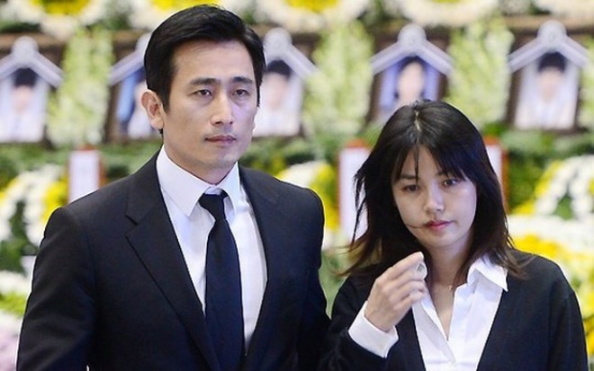 Cha In Pyo và bà xã Shin Ae Ra vừa đau lòng trước sự ra đi của chủ tịch Cha Su Woong.