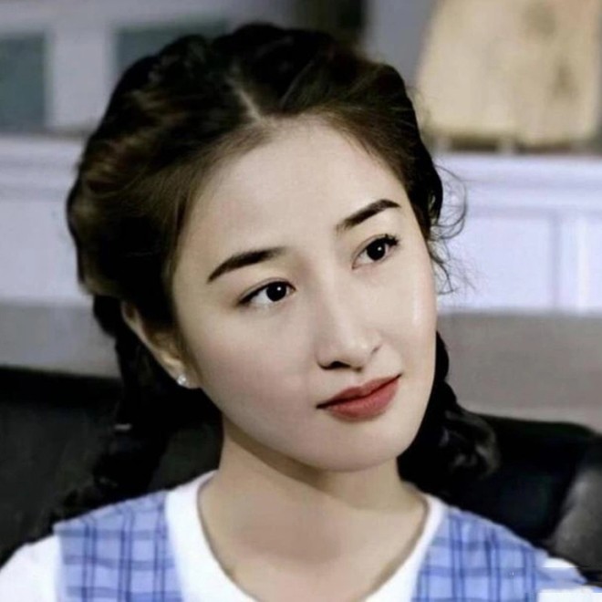 Thời trẻ, Quan Vịnh Hà đẹp và từng được TVB ưu ái nhưng lại yêu nam diễn viên phụ, mờ nhạt.