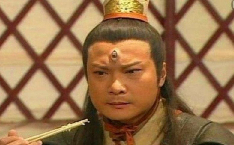 Tiền Gia Lạc từng nổi tiếng với vai diễn Nhị Lang Thần nhưng xuất thân kém hơn bạn gái giàu có.