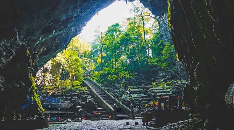 Khám phá 8 hang động nổi tiếng ở Việt Nam, mê mẩn trước vẻ đẹp của hang động lớn nhất thế giới
